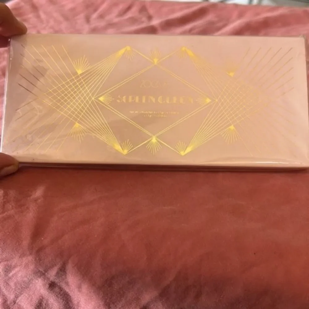 Zoeva SCREEN QUEEN  Eyeshadow PALETTE- NEW (SEALED)